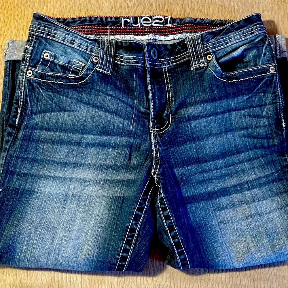 RUE21 denim capris with folded cuffs at bottom.